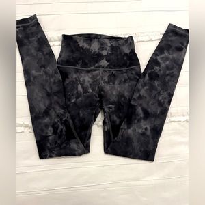 LULU LEMON 25” PATTERNED LEGGINGS